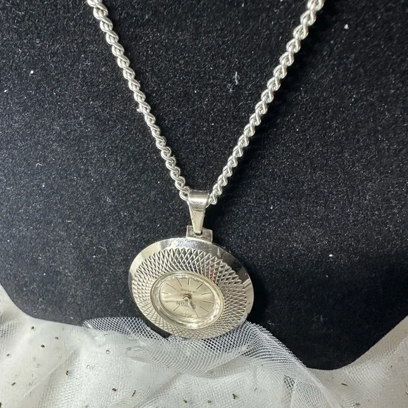 Vintage Silver tone La Petite pendant watch necklace.battery is not included - Picture 4 of 15